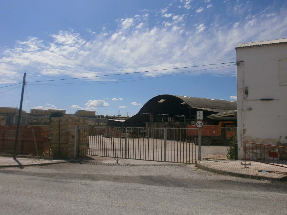 Nave industrial en C/ Valdepeñas, La Carolina (lote 120220073031696)